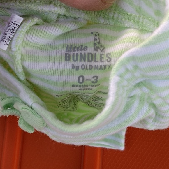 Little Bundles size 0 to 3 months pants. - Picture 2 of 3